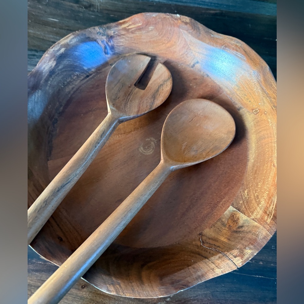 New Acacia Handcrafted Wooden Salad Bowl with Serving Spoons - Picture 4 of 6